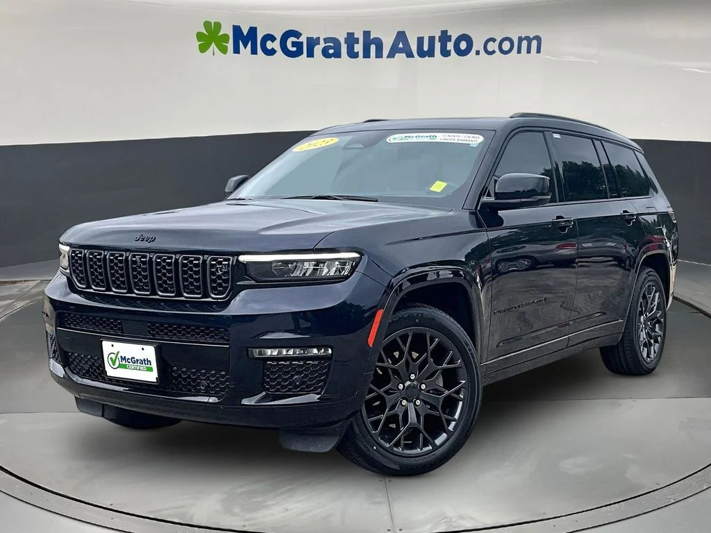 Used 2023 Black Jeep Summit image 3