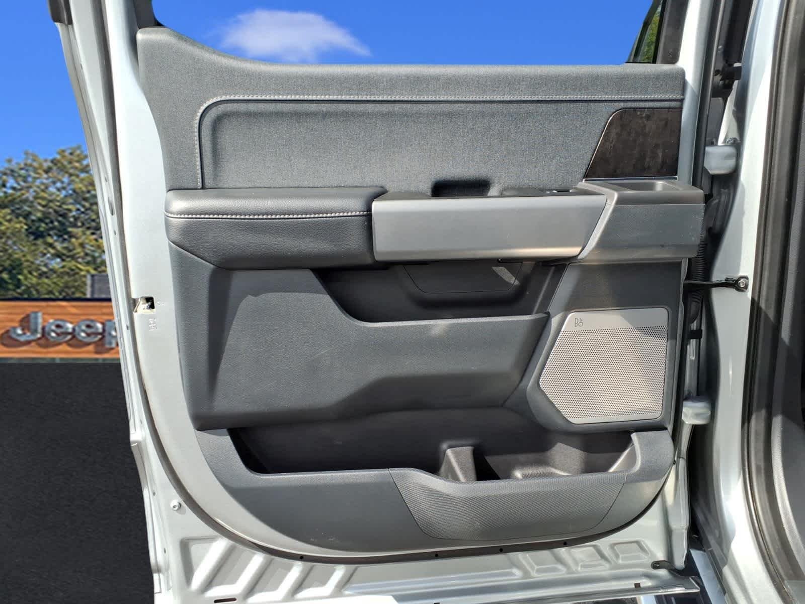 Used 2023 Iconic Silver Ford LARIAT image 27
