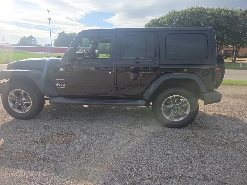 Used 2018 Black Jeep Unlimited Sahara image 9