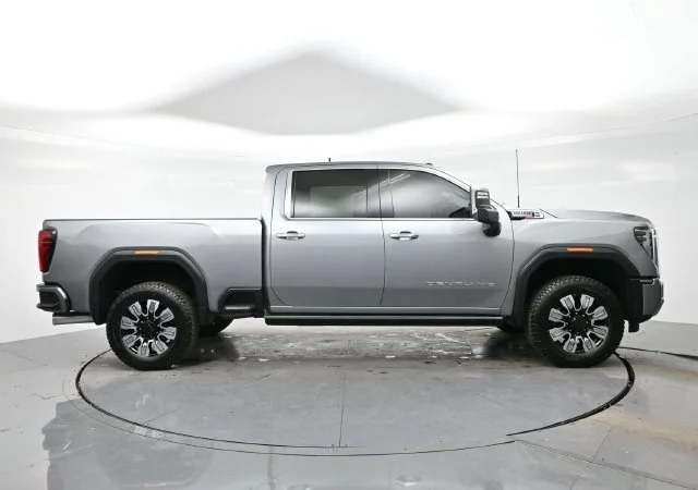 Used 2025 Sterling Metallic GMC Denali image 8