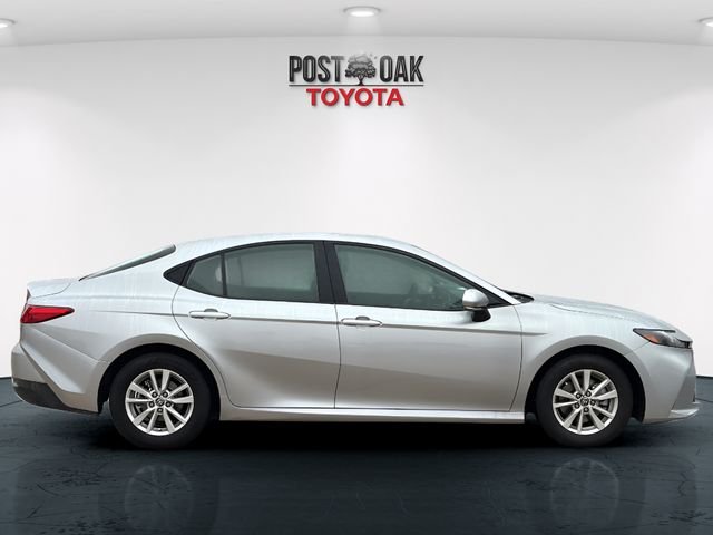 2025 Toyota Camry LE - Photo 8