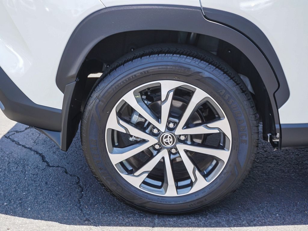Used 2023 Beige Toyota XLE image 9