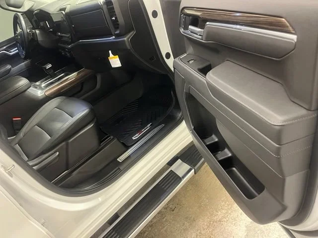 Used 2026 Summit White Chevrolet LT image 21