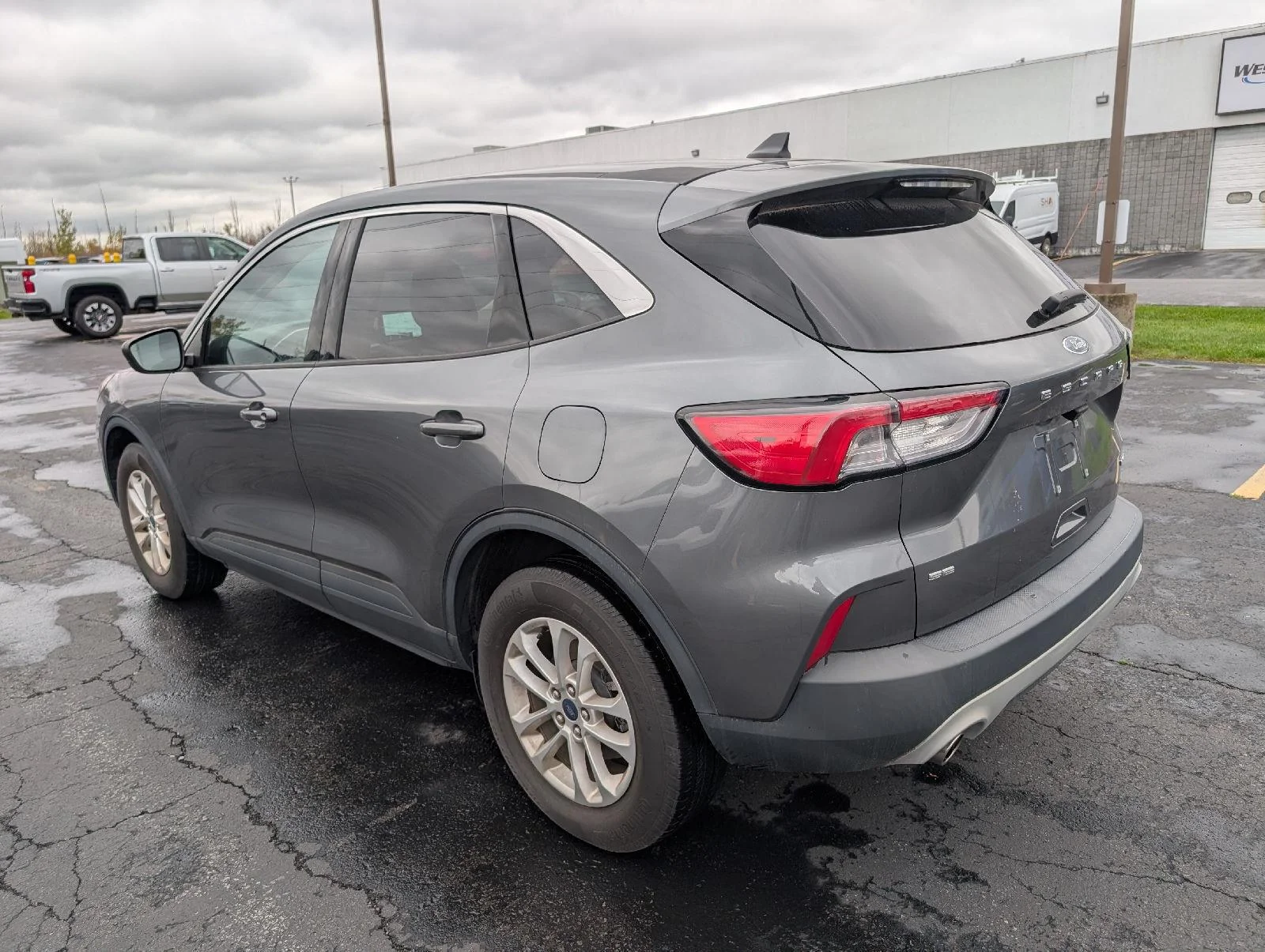 Used 2022 Carbonized Gray Ford SE image 5