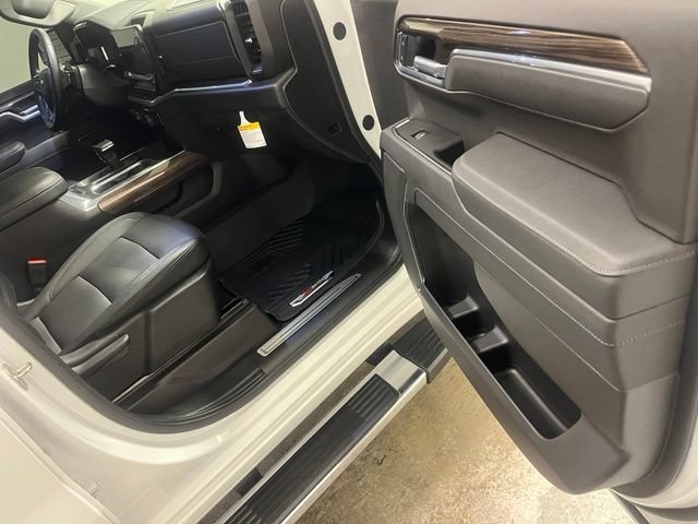 Used 2026 Summit White Chevrolet LT image 21