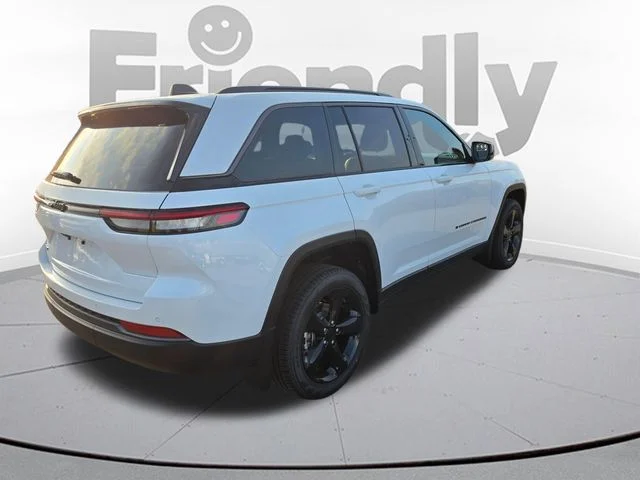 New 2026 Bright White Clear-Coat Exterior Paint Jeep Limited image 5