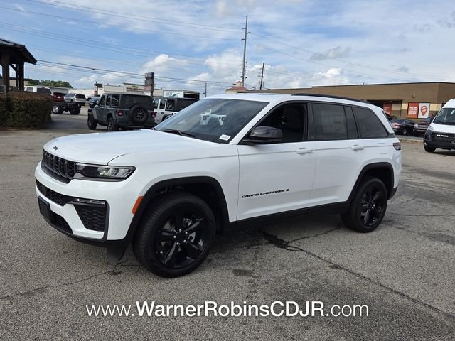 New 2026 Diamond Black Crystal Pearl-Coat Exterior Paint Jeep Laredo image 3