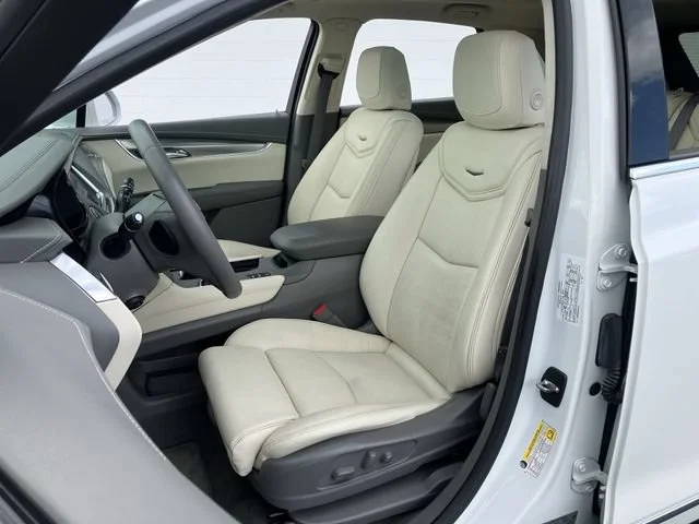 Used 2017 White Cadillac Luxury AWD image 19