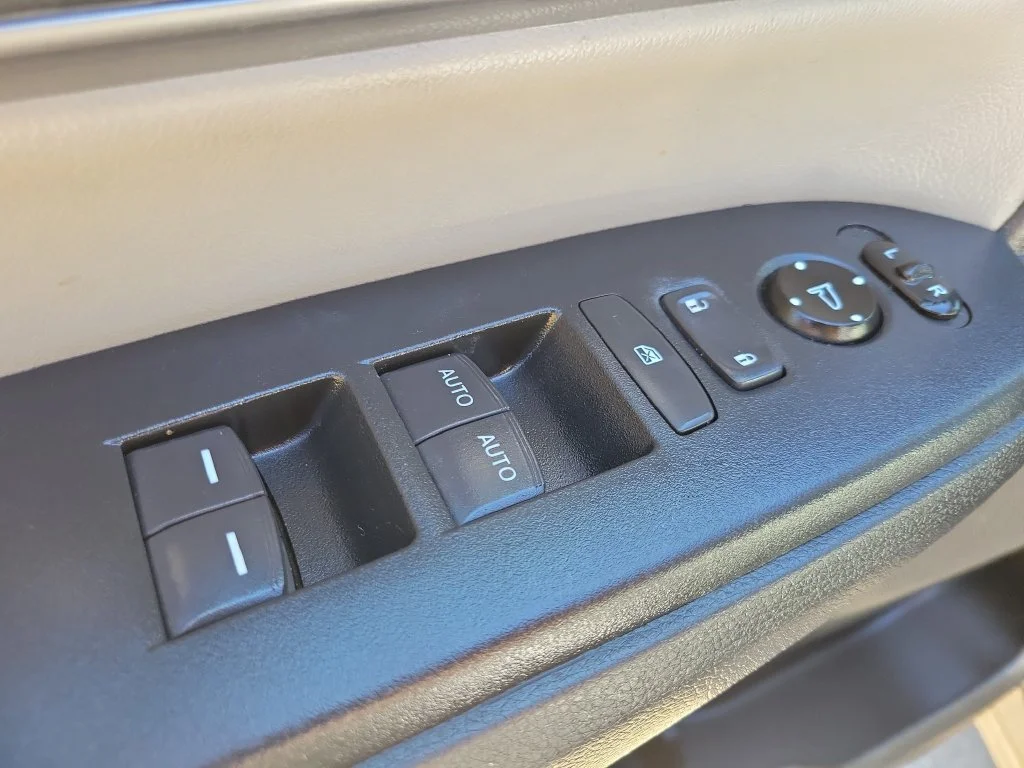 Used 2018 Black Honda EX-L image 17