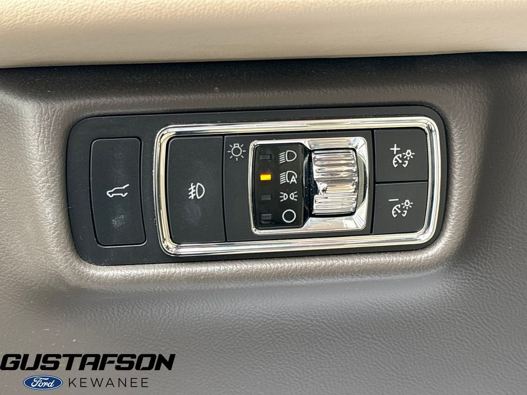 Used 2020 Iced Mocha Metallic Lincoln Reserve image 34