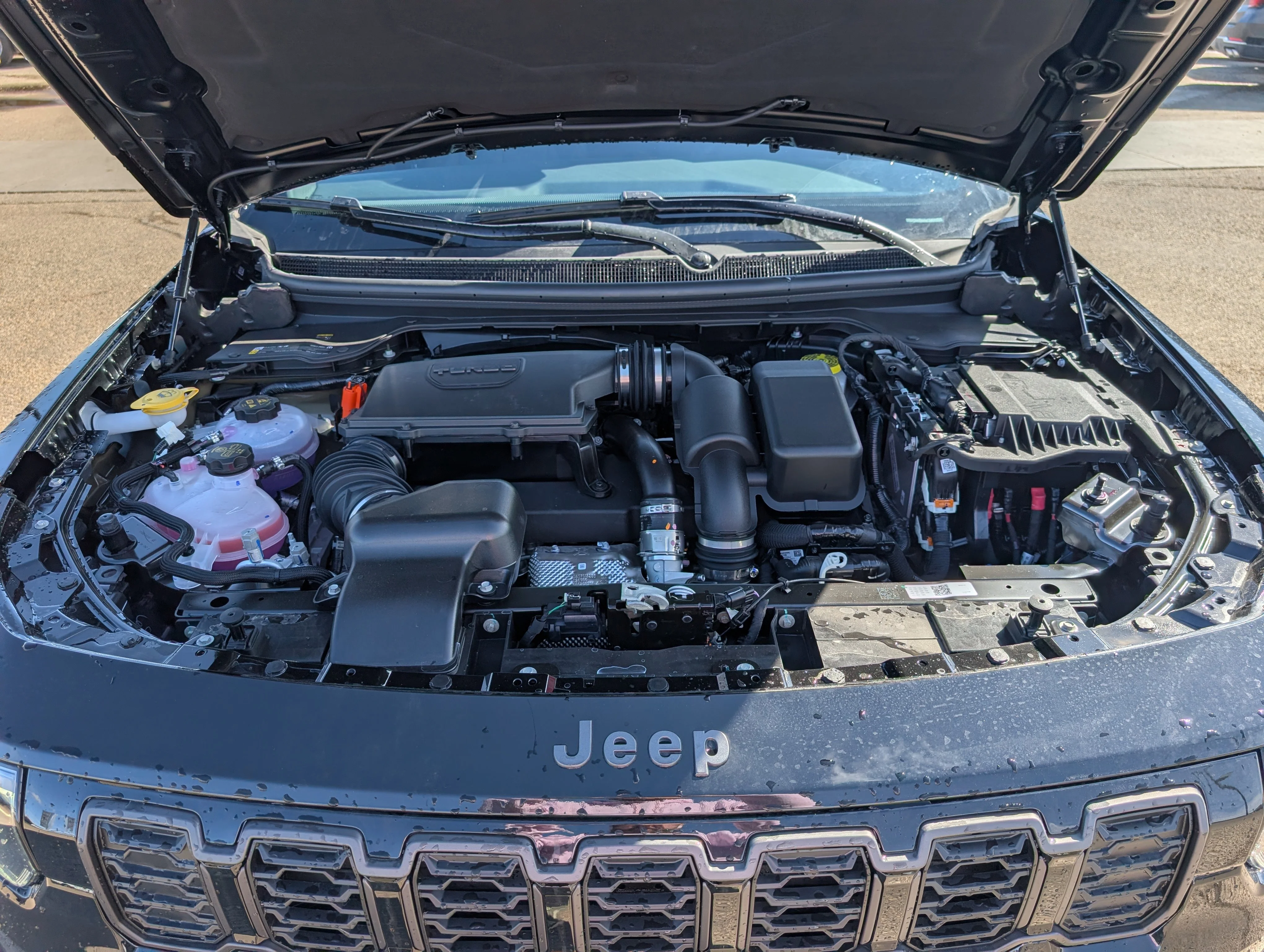 New 2026 Diamond Black Crystal Pearl Jeep Laredo image 32