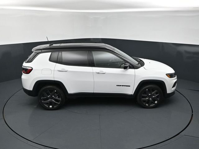 New 2026 Bright White Clear-Coat Exterior Paint Jeep Limited image 18