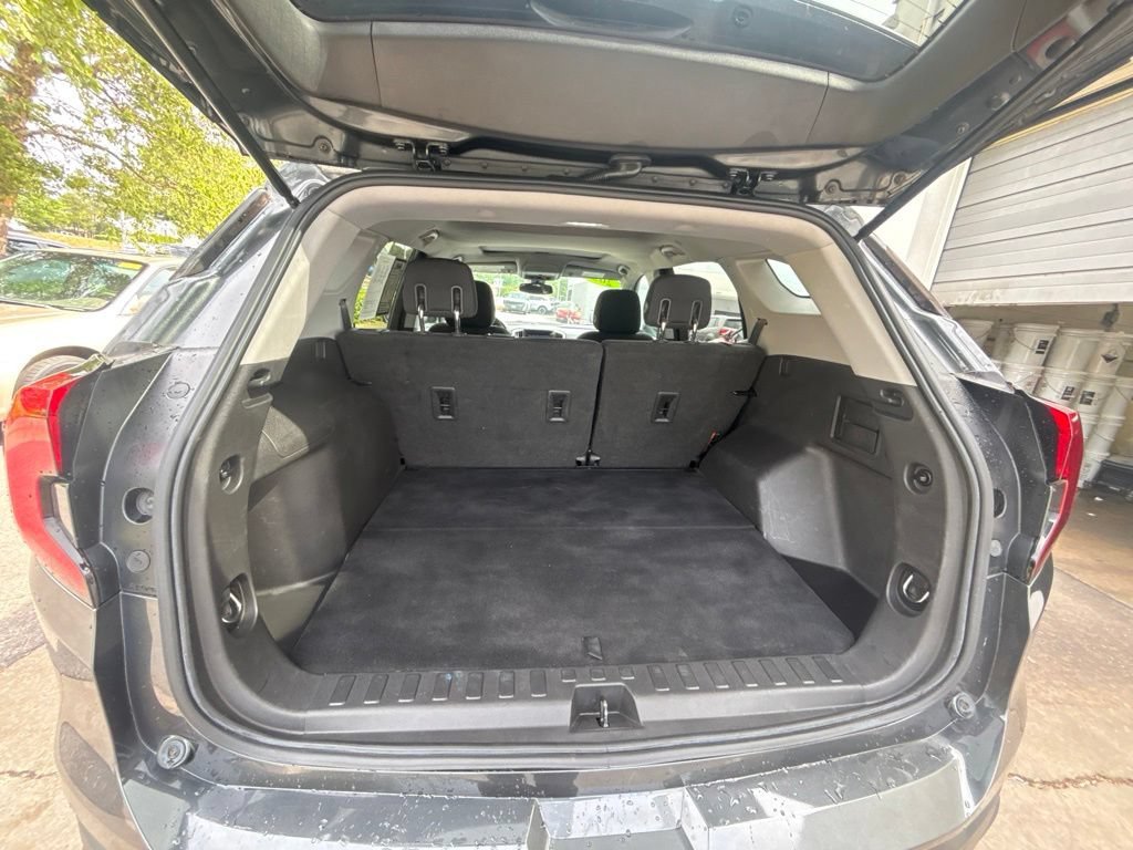Used 2020 GRAPHITE GRAY METALLIC GMC SLE image 13