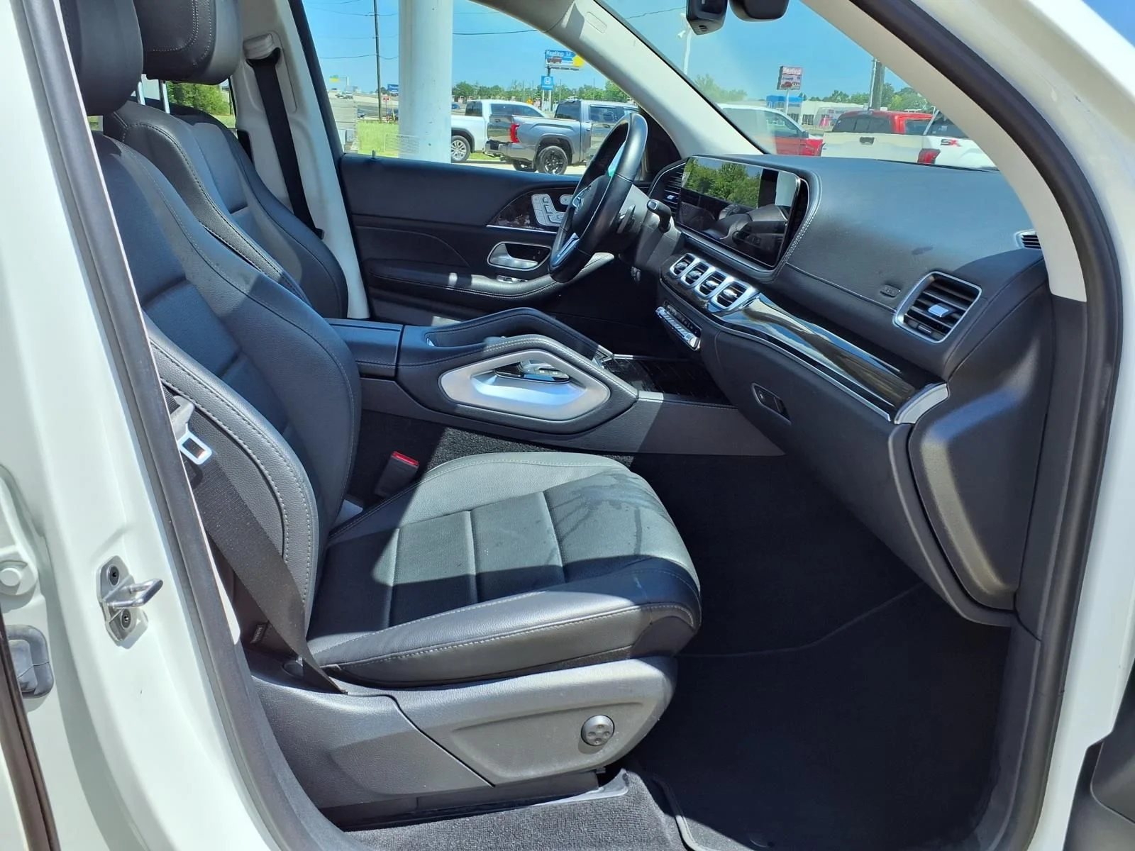 Used 2023 White Mercedes-Benz GLS 450 image 18