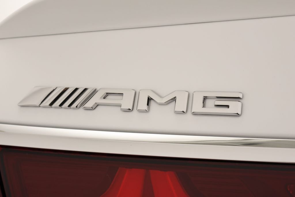 New 2027 MANUFAKTUR Moonlight White Magno Mercedes-Benz E 53 AMG® image 9