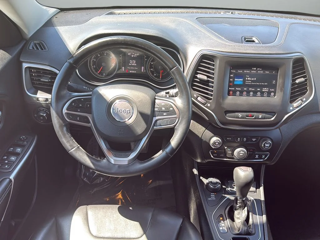 Used 2021 Gray Jeep Latitude Plus image 9