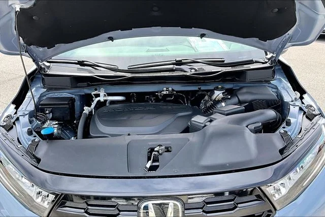 New 2026 Sonic Gray Pearl Honda Touring image 9