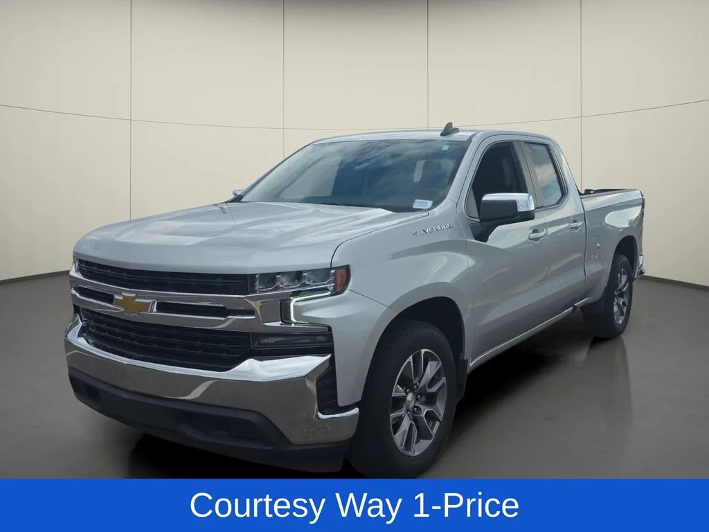Used 2022 SILVER ICE METALLIC Chevrolet LT image 4