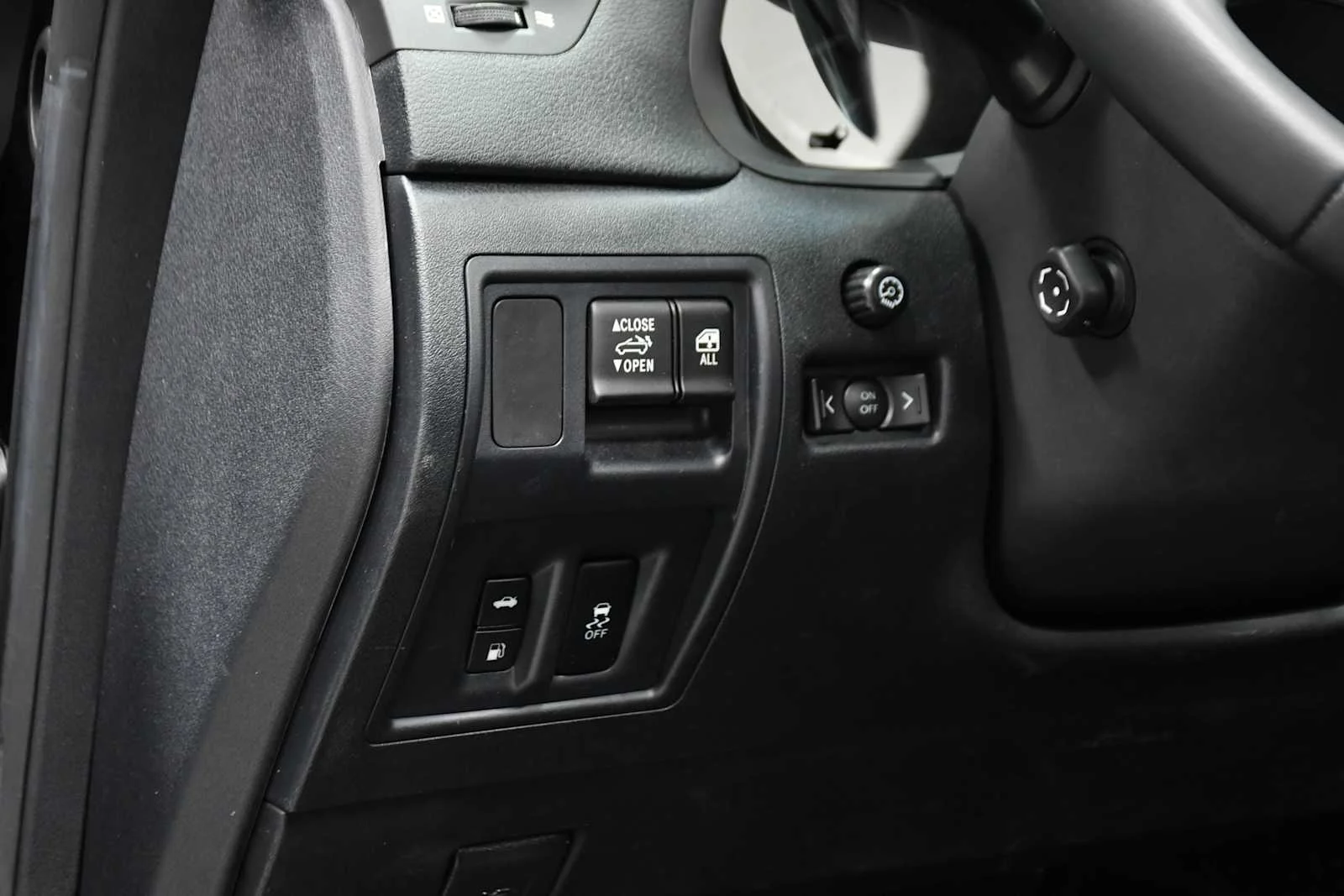 Used 2012 Obsidian Lexus  image 16