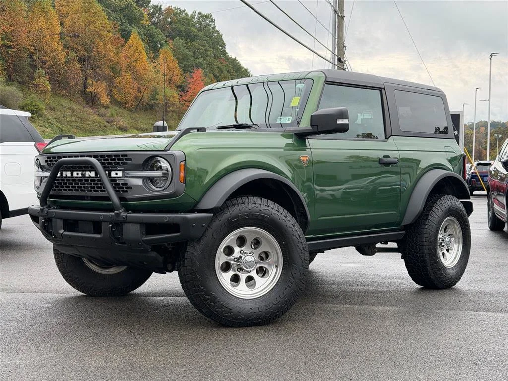 Used 2022 Green Ford Badlands image 2
