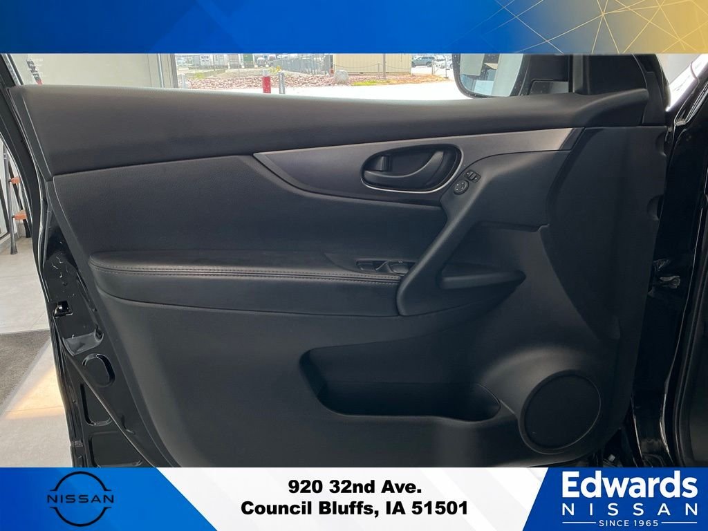 Used 2021 Black Nissan S image 17