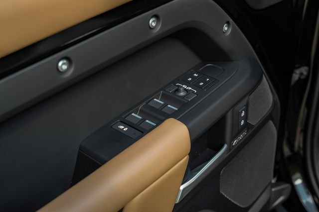 New 2026 Santorini Black Land Rover X-Dynamic SE image 57