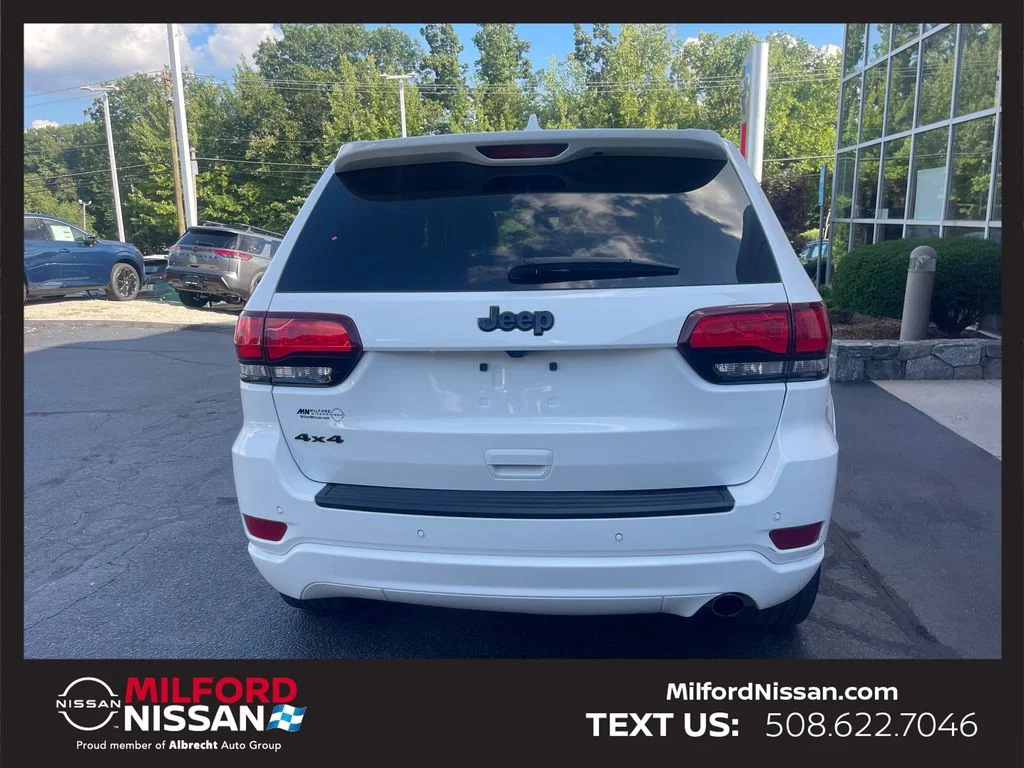 Used 2022 White Jeep Laredo X image 4