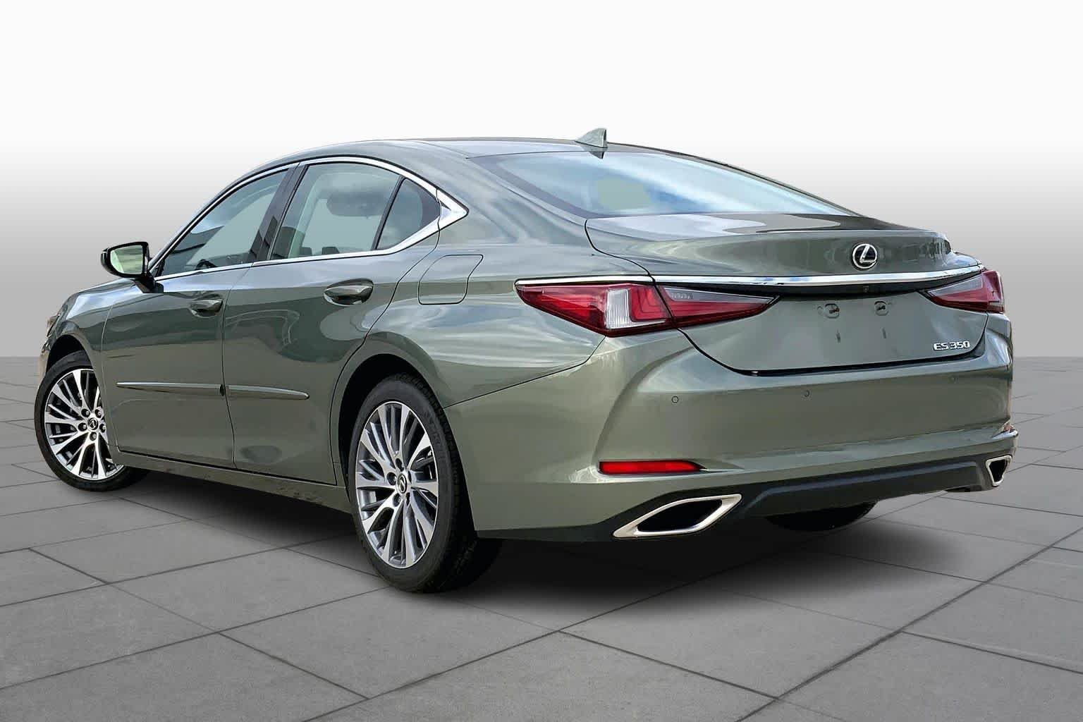 Used 2019 Sunlit Green Lexus  image 11