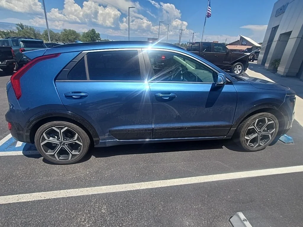 Used 2023 Mineral Blue Kia EX Touring image 7