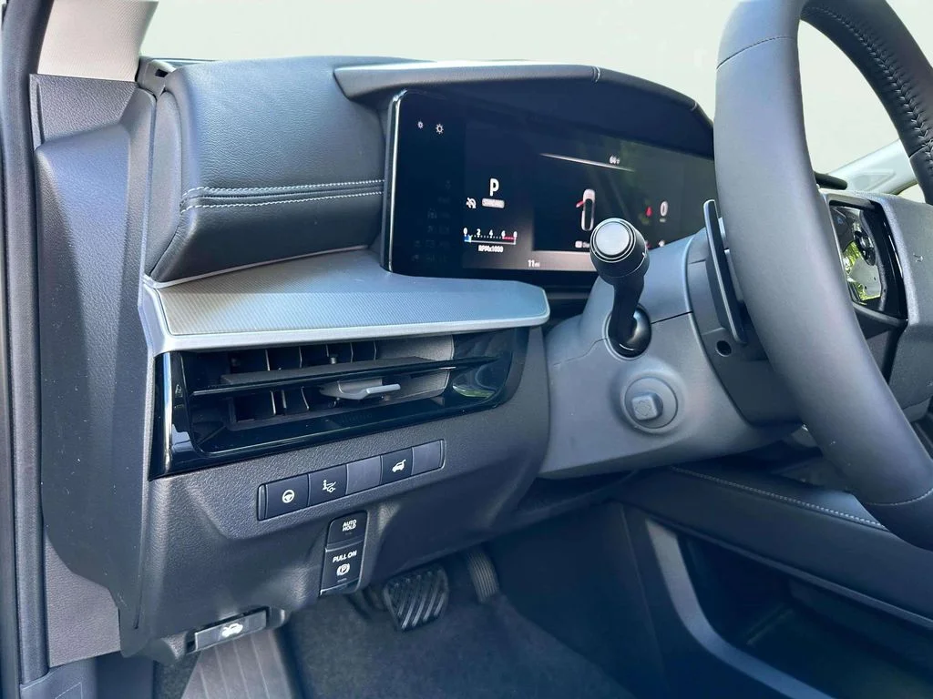 New 2026 Super Black Nissan Platinum image 32