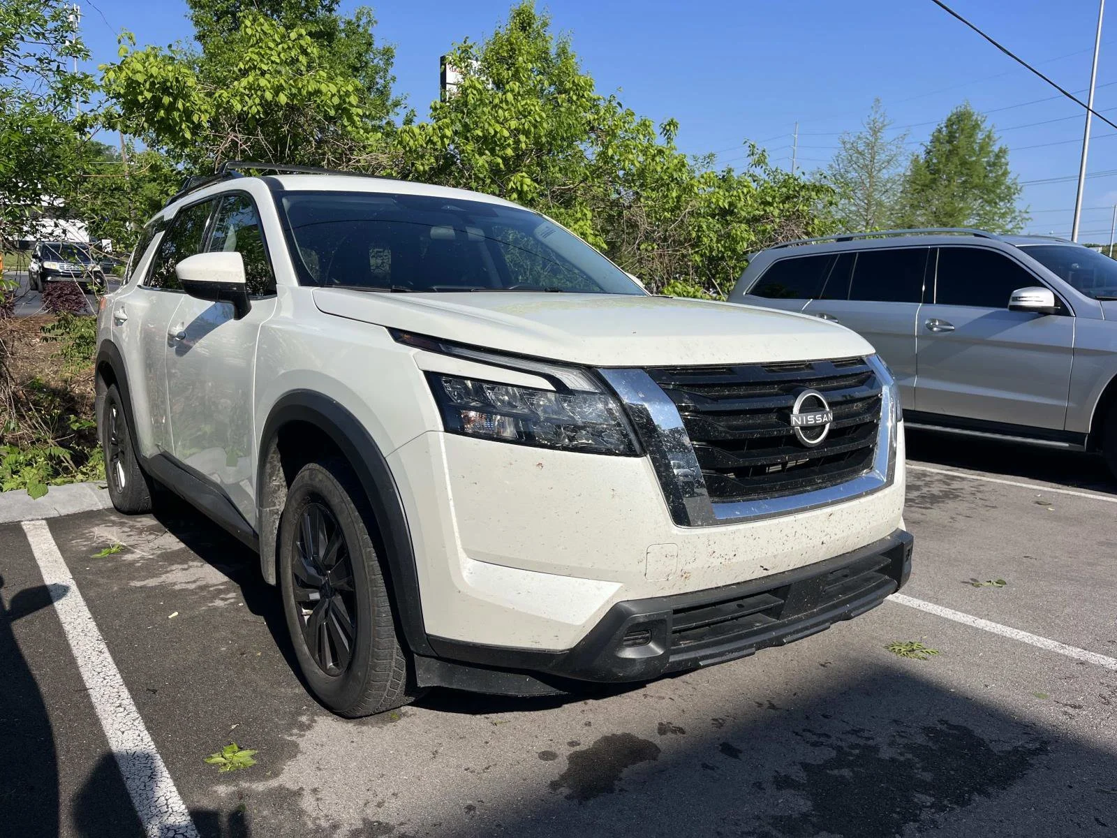 2023 Nissan Pathfinder SV 2WD's photo