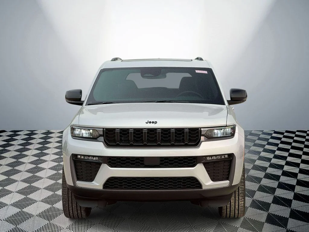 New 2026 Silver Zynith Exterior Paint Jeep Limited image 2