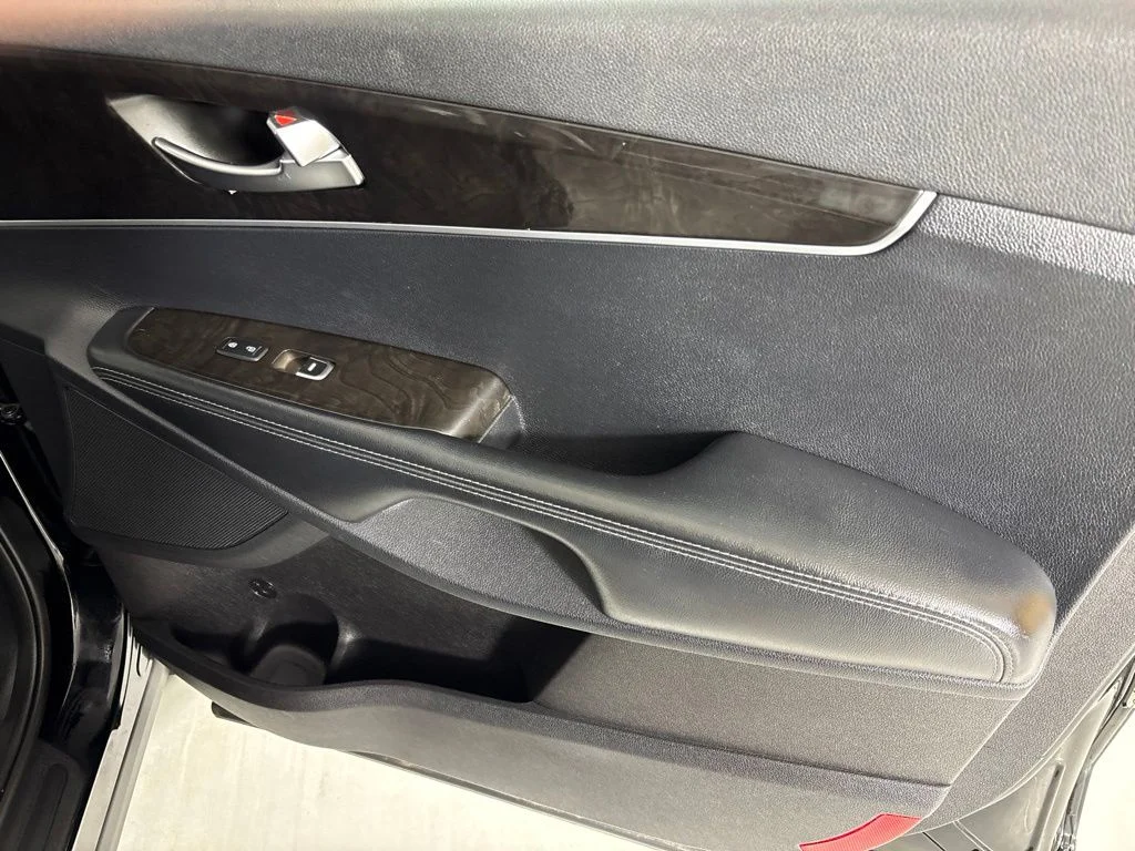 Used 2016 Black Kia LX image 12