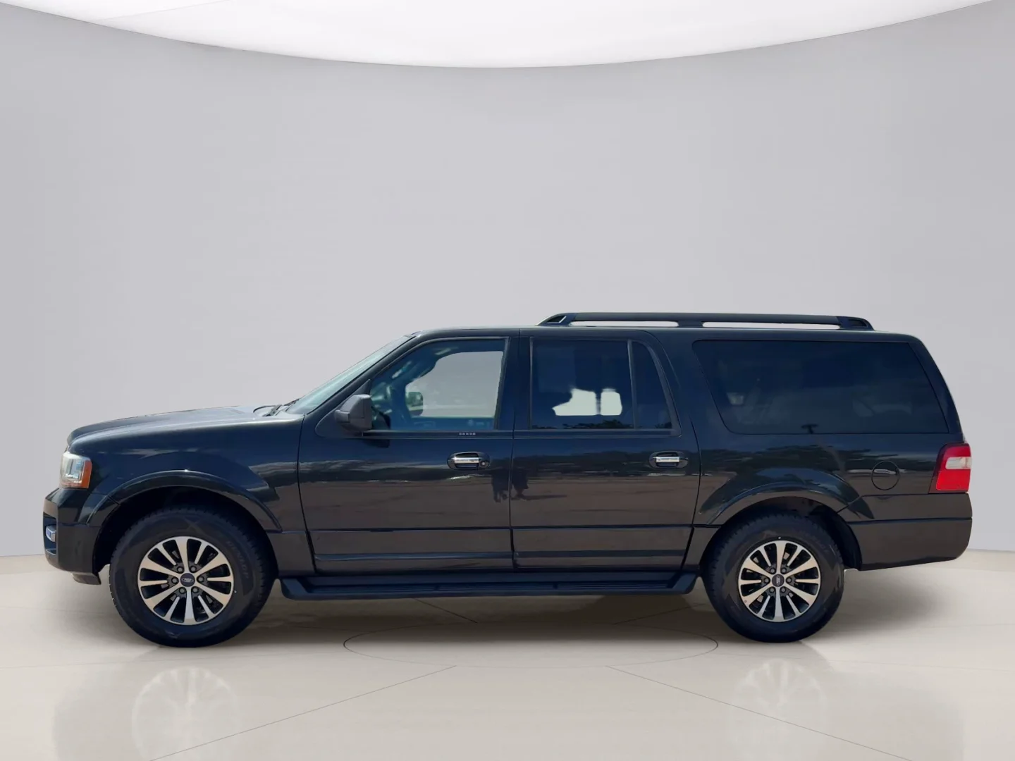 Used 2015 Black Ford XLT image 2