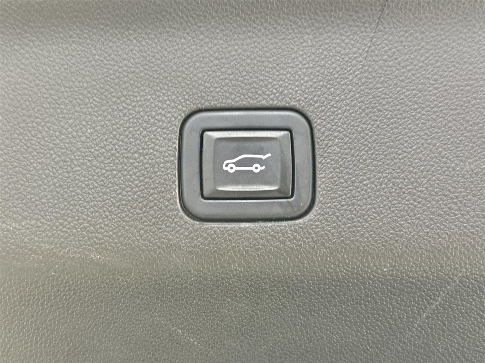 Used 2022 Summit White Chevrolet LT image 40