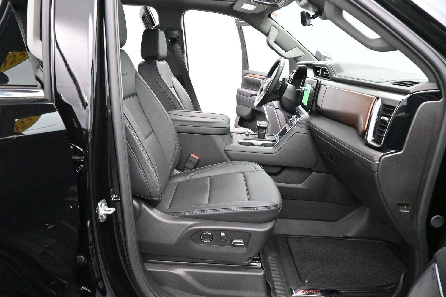Used 2025 Onyx Black GMC Denali image 32