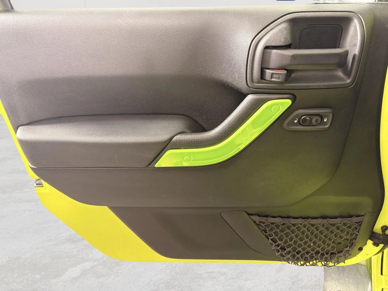 Used 2016 Hypergreen Clearcoat Jeep Sport image 14