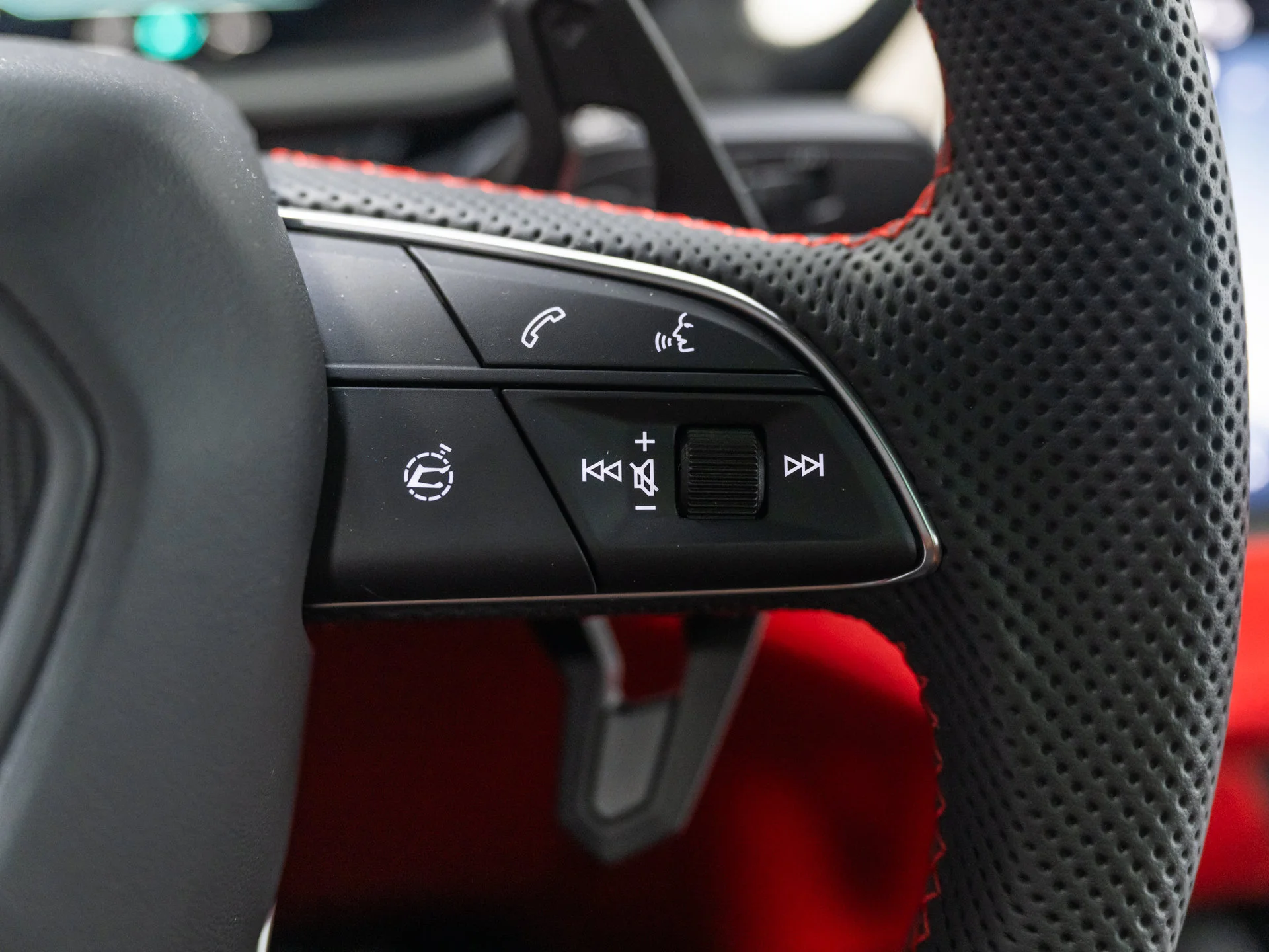Used 2025 Nero Noctis Metallic Lamborghini SE image 45