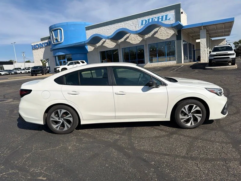 Used 2024 White Subaru Base image 8