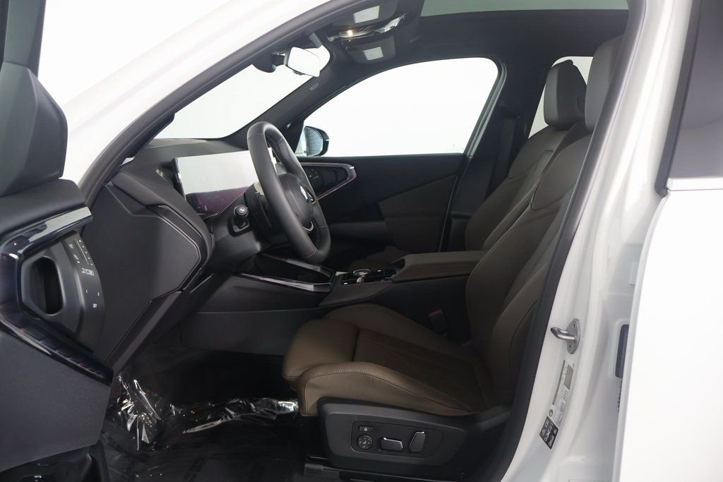 Used 2025 White BMW 30 xDrive image 5