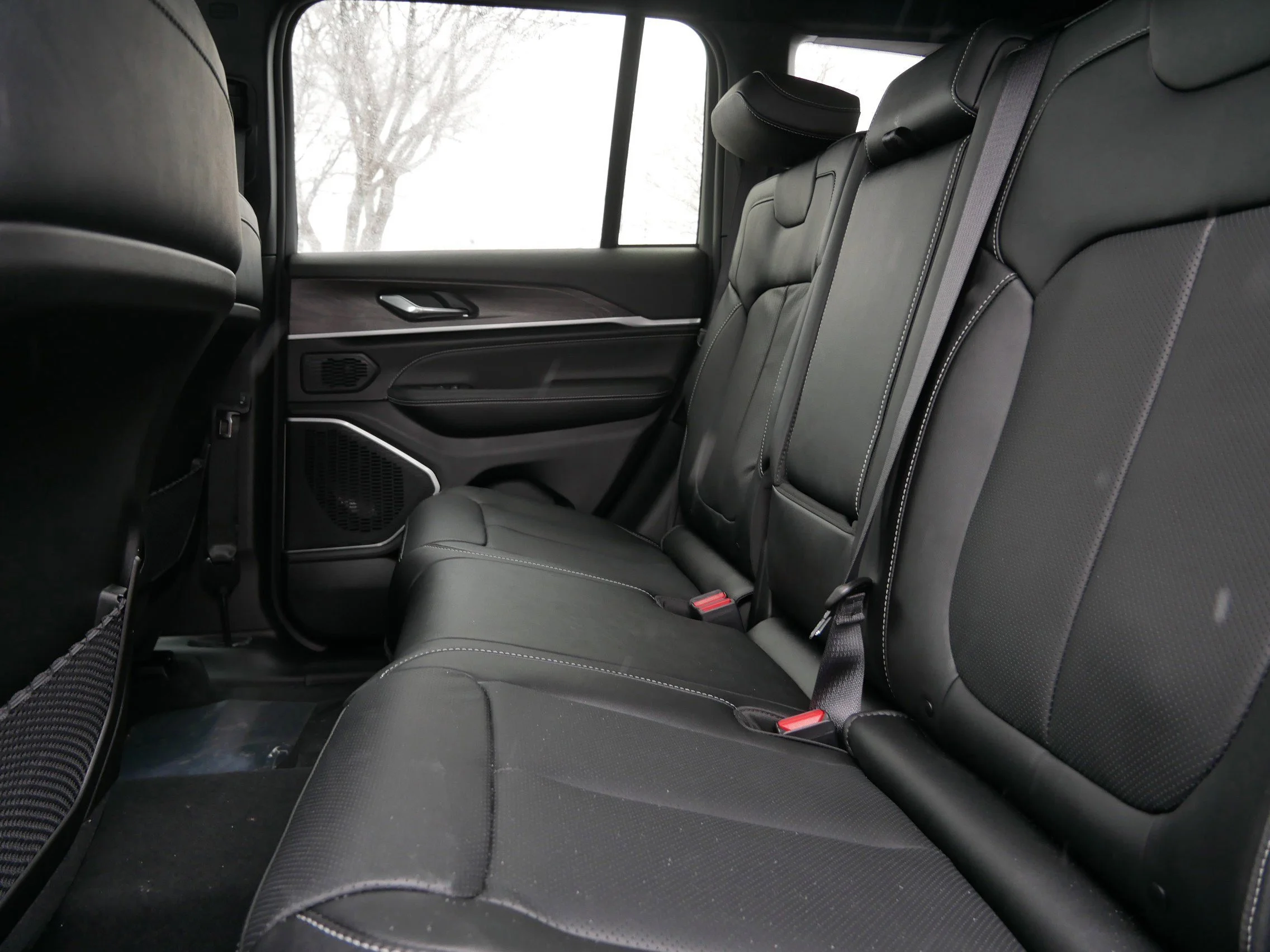 New 2026 Baltic Gray Metallic Clear-Coat Exterior Paint Jeep Limited Reserve image 10