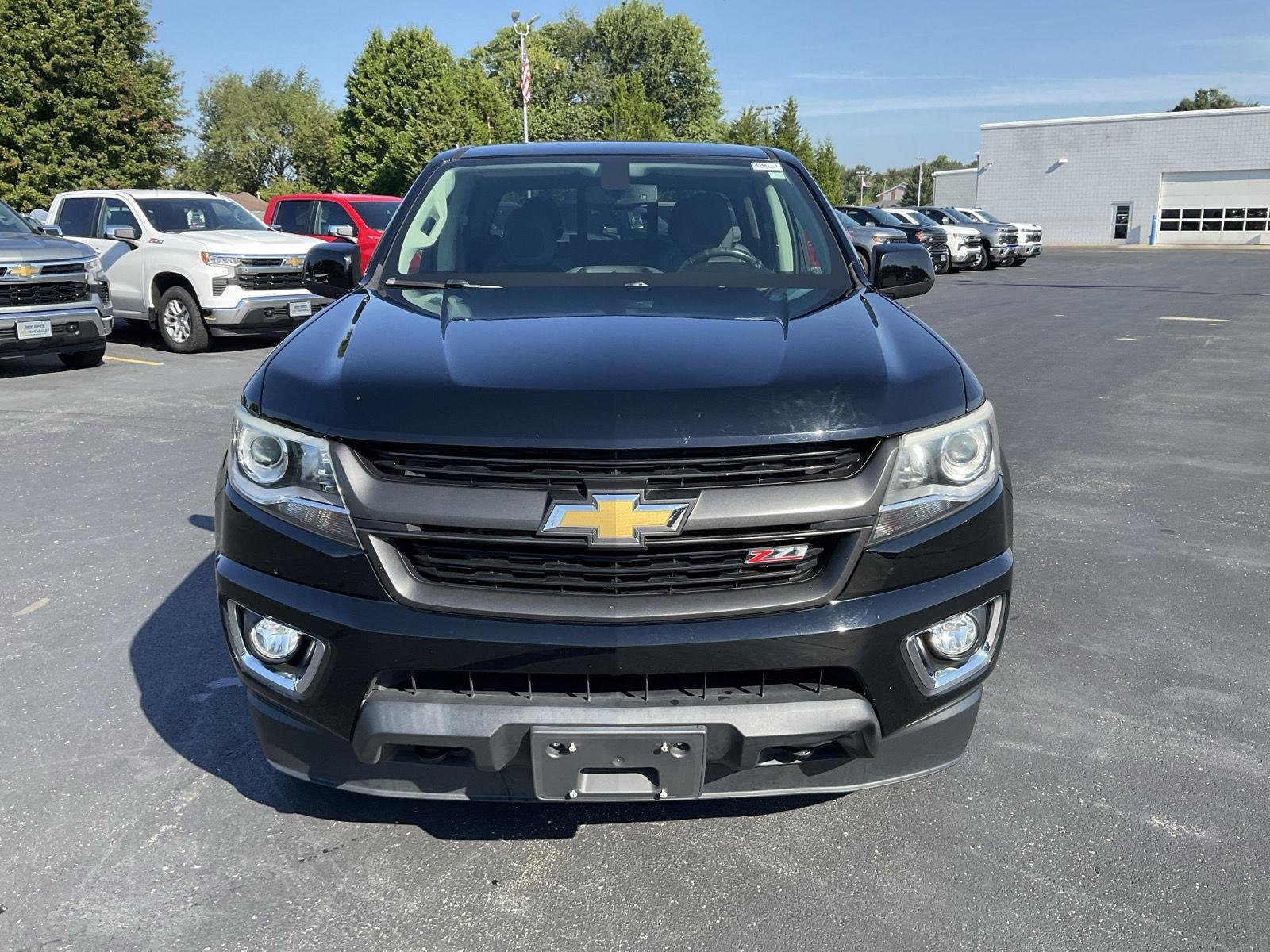 Used 2017 BLACK CHEVROLET TRUCK image 2