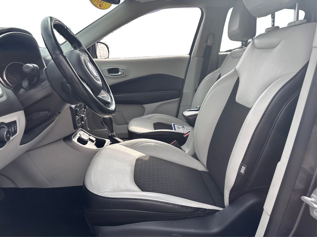Used 2021 Gray Jeep Latitude image 9