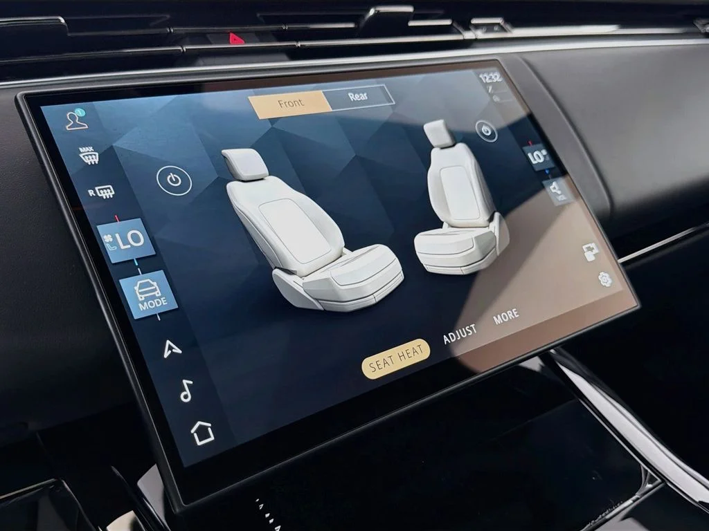 New 2026 Fuji White Land Rover Dynamic SE image 21