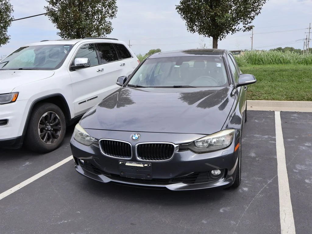 Used 2015 Gray BMW 328i xDrive image 2