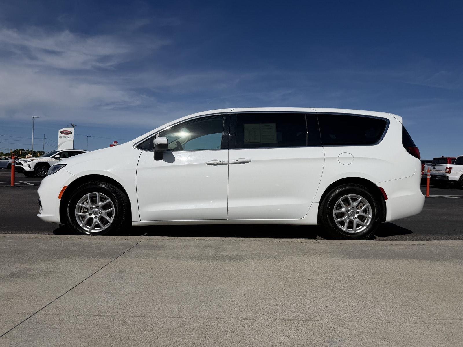 Used 2023 Bright White Clearcoat Chrysler Touring L image 4