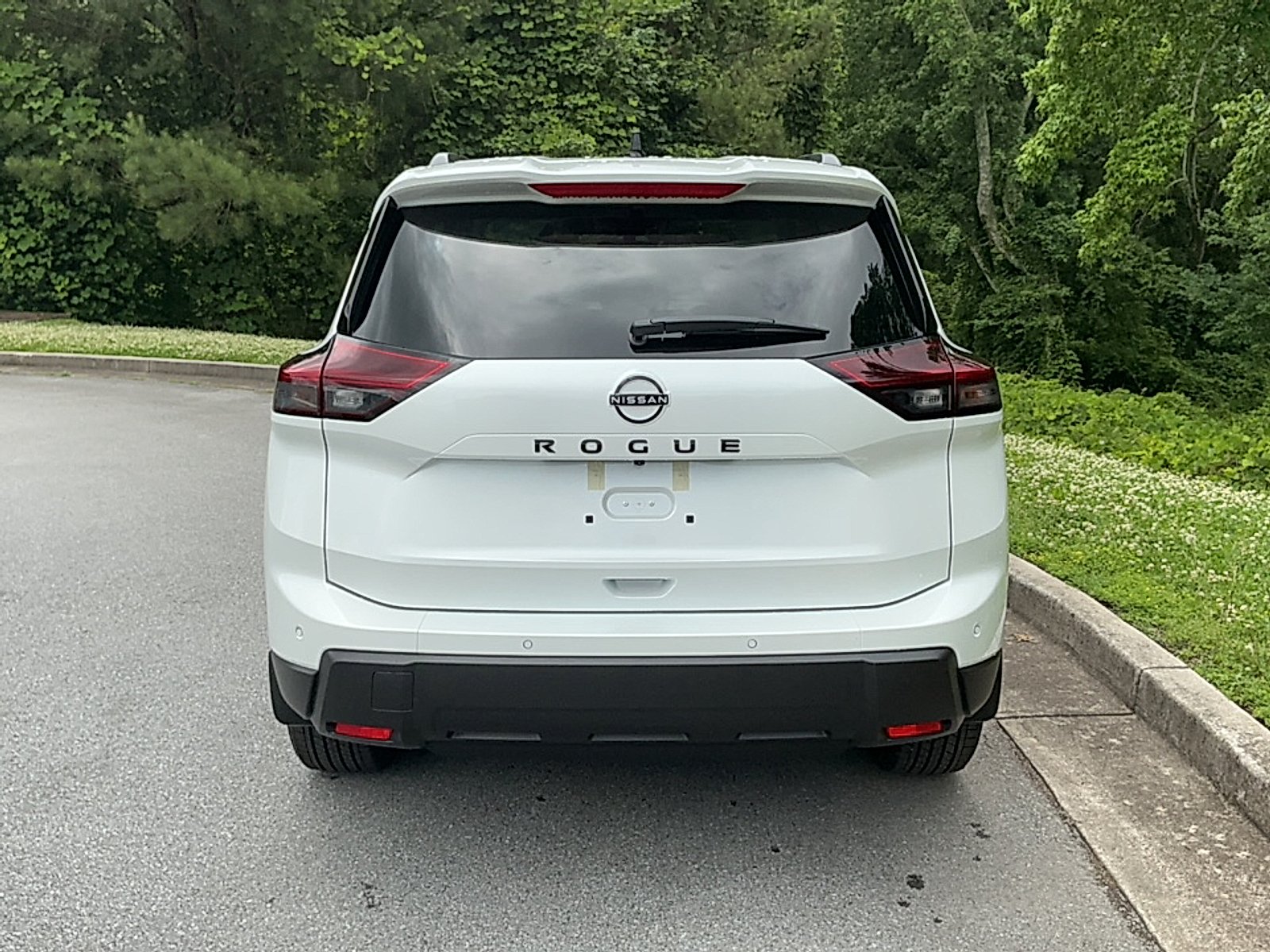 New 2026 Everest White Pearl Tricoat Nissan Dark Armor image 16
