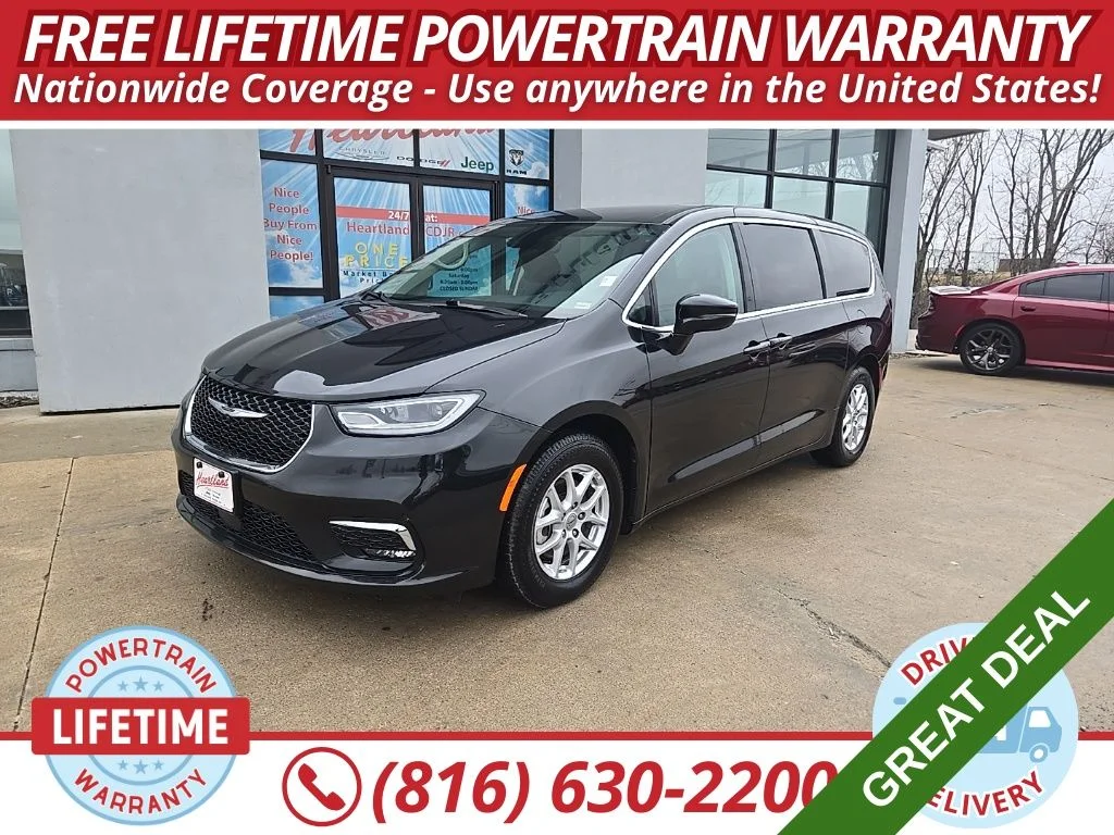 2024 Chrysler Pacifica Touring L's photo