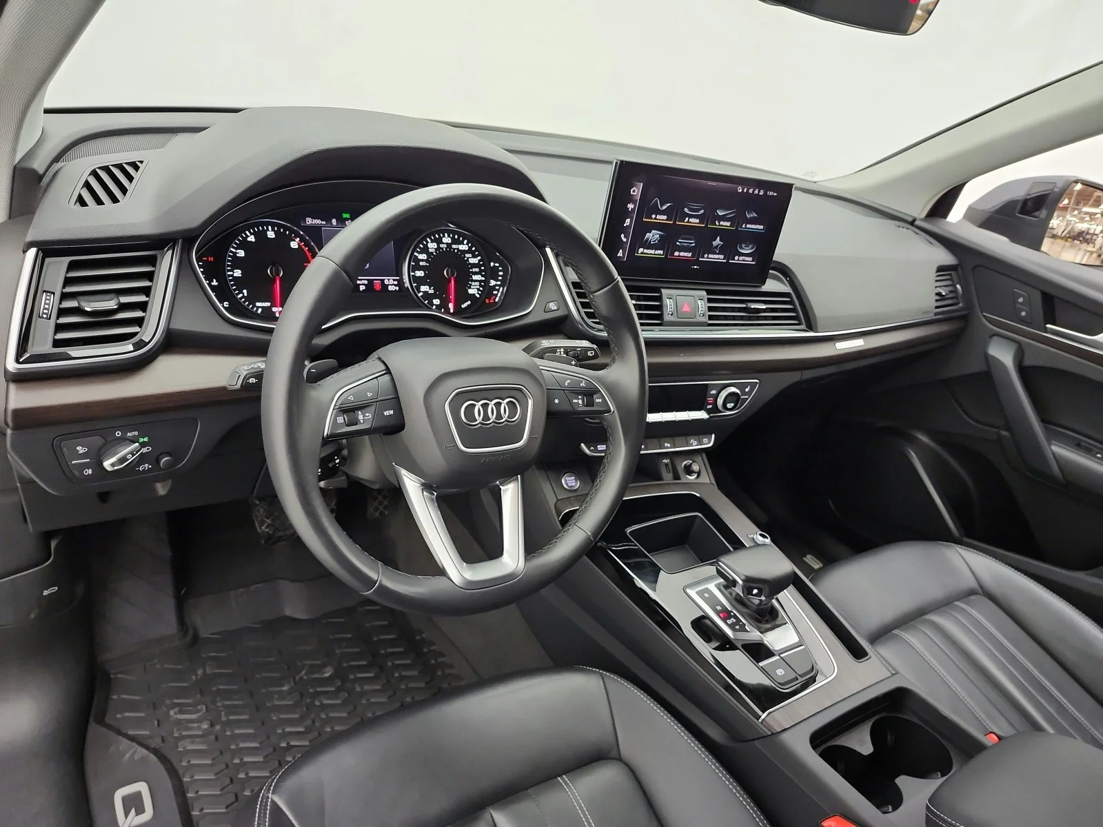 Used 2023 Manhattan Gray Metallic Audi Premium image 9