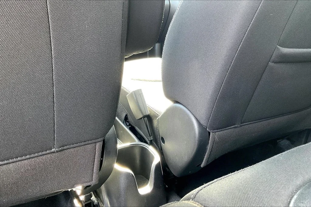 Used 2021 White Chevrolet 1LT image 39